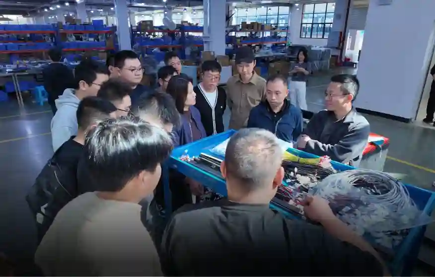 YUANIN factory team discussion