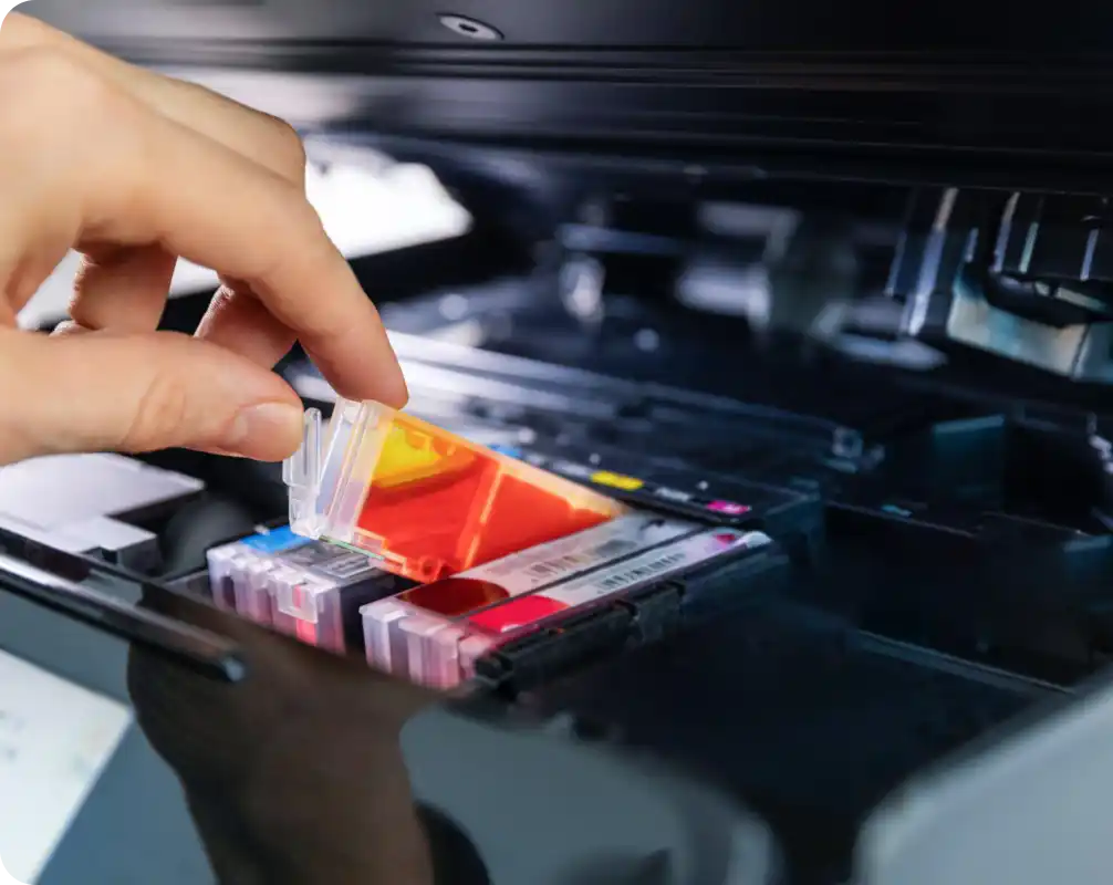 YUANIN engineer replacing ink cartridges